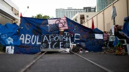 Atacan oficina del ICE en Portland: hay cinco detenidos