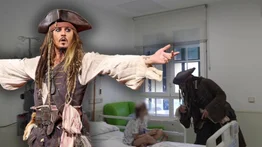 Johnny Depp conmueve en Madrid: reaparece como Jack Sparrow para sorprender a niños con cáncer