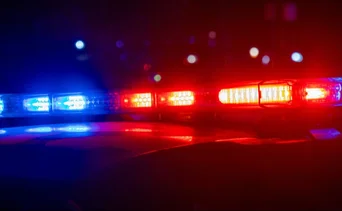 Sujeto le pega con un sartén en la cabeza a una venezolana de tercera edad en Florida: su hijo también fue agredido