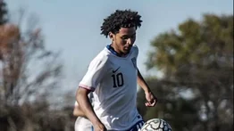 Indignación total: deportación de joven promesa del fútbol provoca furiosa reacción de sus maestros