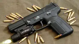 Caen dos traficantes de armas durante compra de pistola “mata policías”: pagan con 16 mil dólares en billetes falsos