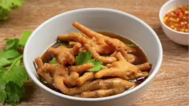 Prepara patas de pollo en salsa para fortalecer tus huesos; receta sencilla y a muy bajo costo Prepara patas de pollo en salsa para fortalecer tus huesos; receta sencilla y a muy bajo costo