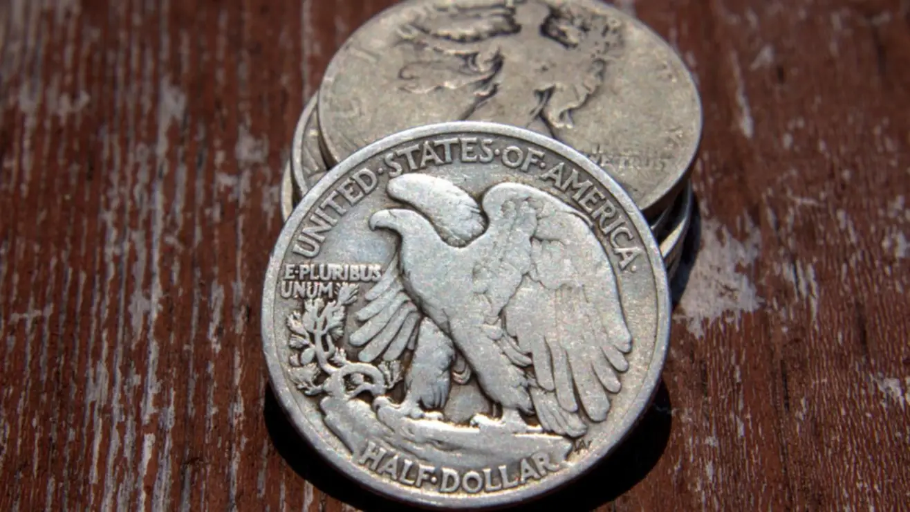 Conoce la moneda de medio dólar que puede darte mucho dinero: fue acuñada durante la Segunda Guerra Mundial