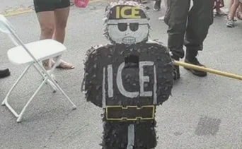 2001online - Estados Unidos - piñata del ICE