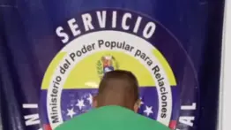 Profesor detenido por presunto abuso sexual a estudiante de 15 años: habría encerrado a la víctima en un aula