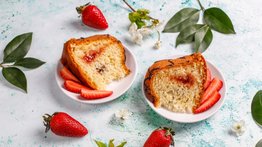 ¡Delicioso! Así puedes elaborar un esponjoso bizcocho de fresa sin horno en menos de 35 minutos