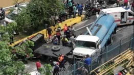 Accidente entre vehículos de carga pesada deja un muerto en Caracas: quedó aprisionado entre los camiones