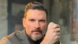 Julián Gil confiesa abuso sexual: "Ellas sabían que no quería"