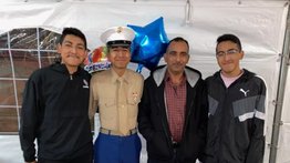 A golpes detuvo el ICE al papá de tres marines en California: el video indignó las redes sociales