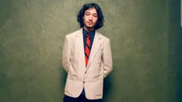 Ezra Miller regresa a Hollywood tras su arresto: Tengo muchos remordimientos