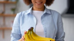 El secreto milagroso del plátano contra el cáncer: experto revela cuántas veces debes comerlo a la semana