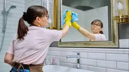 Esto es lo que gana una empleada domestica en Estados Unidos en 2025: el pago es por hora