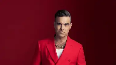 Robbie Williams se pasea por Ámsterdam pidiendo selfies sin identificarse: así fue la reacción de los transeúntes  Robbie Williams se pasea por Ámsterdam pidiendo selfies sin identificarse: así fue la reacción de los transeúntes