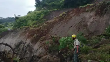 Hombre cae en una calzada afectada por las lluvias en Mérida: así fue rescatado por sus vecinos Hombre cae en una calzada afectada por las lluvias en Mérida: así fue rescatado por sus vecinos