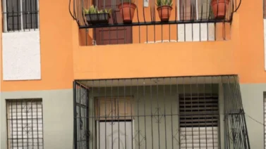 Mujer invidente convivió varios días con el cadáver de su hermano: no sabía que estaba muerto