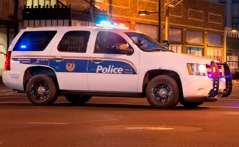 ¡Aferrado a la vida! Un recién nacido sobrevive varios días junto a su madre muerta en Phoenix