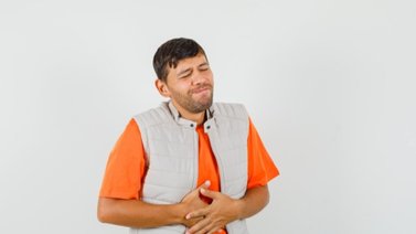 El hígado enfermo produce mal aliento: este es el super jugo milagroso para la salud hepática y contra la halitosis