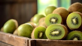 Si tienes kiwi en tu cocina posees un tesoro: la Cleveland Clinic revela los poderes curativos de esta fruta tropical
