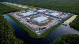 Protestan en Florida contra apertura de la cárcel "Alligator Alcatraz": hasta 3 mil migrantes serían recluidos