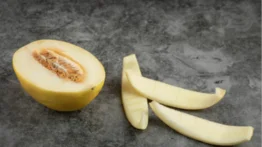 Parece un desecho, pero puede aliviarte muchos males de salud: estos son los usos secretos de la cáscara de melón
