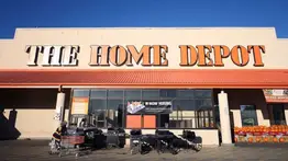 Home Depot responde con estas medidas a las redadas del ICE contra jornaleros: capacitarán para responder ante operativos