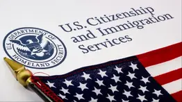 ¿Cómo afecta el nuevo criterio de USCIS a los beneficiarios de TPS y asilo que buscan la residencia?