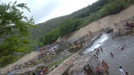 Dos menores heridos tras caída de un vehículo en río de La Guaira: esto se sabe