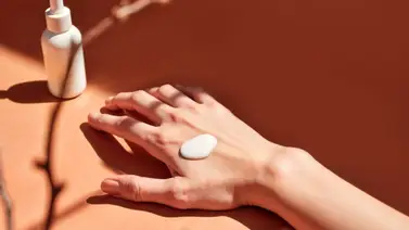 ¡Luce 10 años más joven! Esta es la crema rica en vitaminas que hidrata la piel: solo necesitas tres ingredientes para prepararla en casa ¡Luce 10 años más joven! Esta es la crema rica en vitaminas que hidrata la piel: solo necesitas tres ingredientes para prepararla en casa