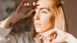 Mascarilla para eliminar las manchas de la cara: Solo necesitas miel y bicarbonato