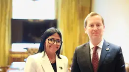 Delcy Rodríguez y el embajador de EEUU abren nueva etapa de dialogo en la India: detalles 