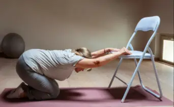 Pilates en silla para mayores de 60 años: una alternativa sencilla y eficaz para fortalecer el abdomen