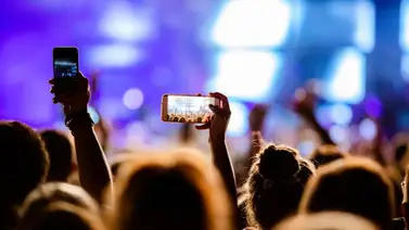 Descubre cuál cantante prohíbe el uso de celulares en su concierto Descubre cuál cantante prohíbe el uso de celulares en su concierto