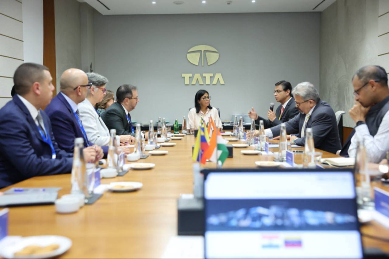 Delcy Rodríguez evalúa planes de transporte y energía con la empresa Tata: así van los proyectos en India