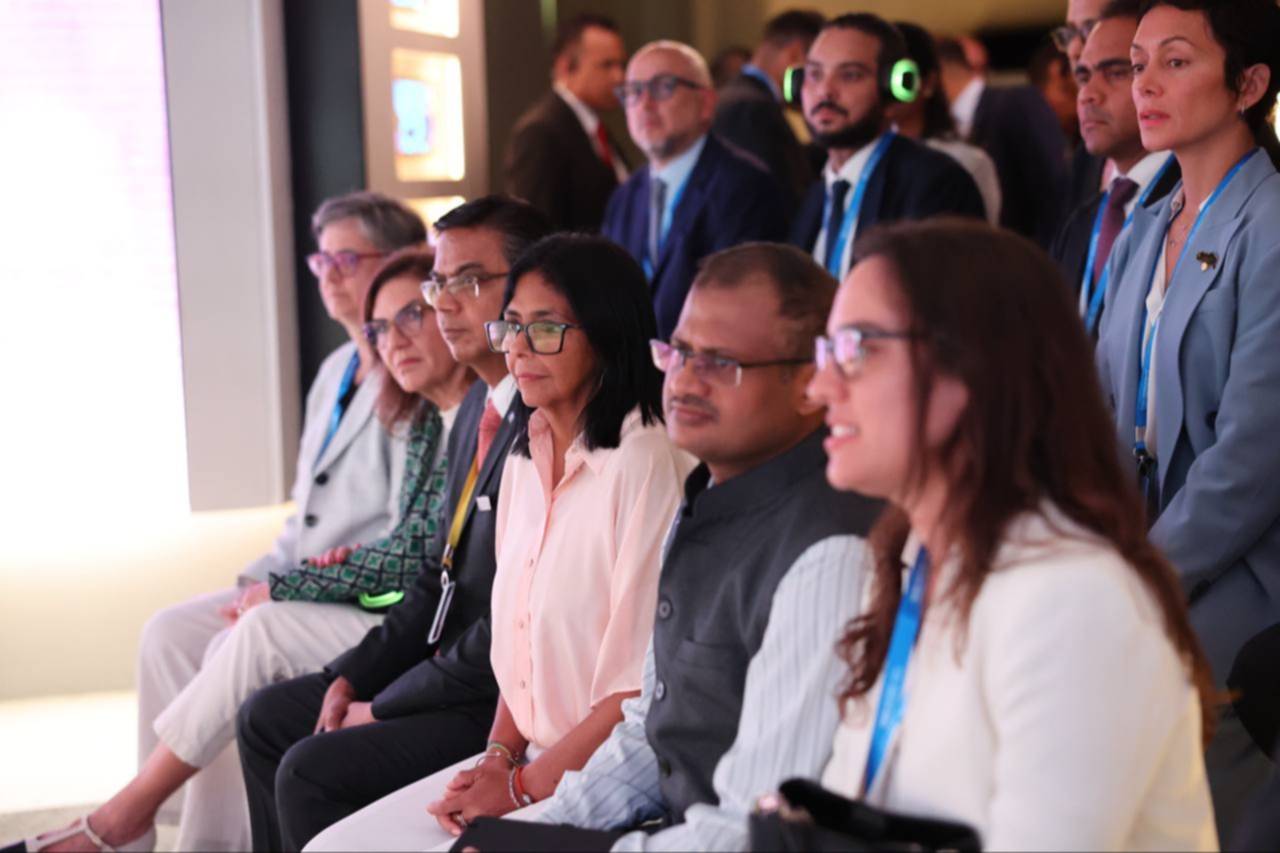 Delcy Rodríguez evalúa planes de transporte y energía con la empresa Tata: así van los proyectos en India
