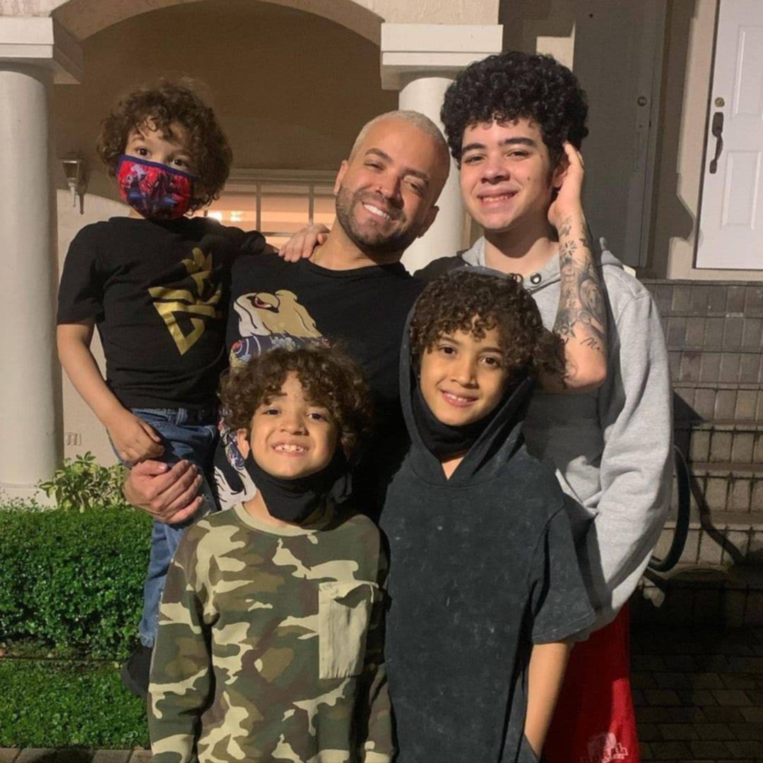 El hijo de Nacho deja de vivir a la sombra de su padre y se abre camino en un mundo lleno de glamour desde EE.UU