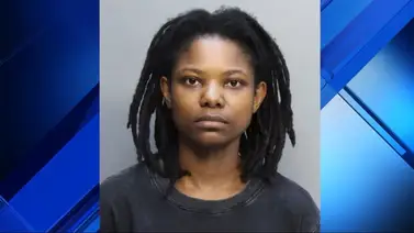 Policía de Miami arrestó a una madre por golpear a su hija y obligarla a comer de la basura Policía de Miami arrestó a una madre por golpear a su hija y obligarla a comer de la basura
