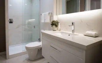 Diseño de baños pequeños: los mejores trucos arquitectónicos para ganar espacio y luminosidad