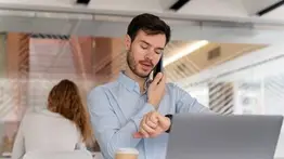 ¿No te pagan horas extras en EEUU? Te explicamos si puedes reclamar