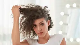 Elimina el frizz en casa y con productos naturales: aprende a preparar la mascarilla milagrosa a base de aceite de coco