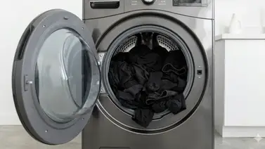Ropa oscura impecable: el truco de lavado que evita las prendas descoloridas Ropa oscura impecable: el truco de lavado que evita las prendas descoloridas