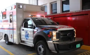 Evacúan a vecinos de un edificio tras incendio en La Guaira