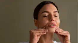 Yoga facial: 4 ejercicios sencillos que rejuvenecen tu rostro y reafirman la piel