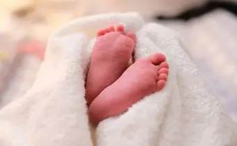 Dejaron que su hija muriera de hambre: pareja sentenciada por crueles maltratos contra bebé de tres meses