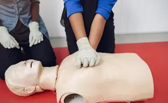 Conocer primeros auxilios puede hacer la diferencia entre la vida y la muerte: conozca dónde capacitarse en Caracas