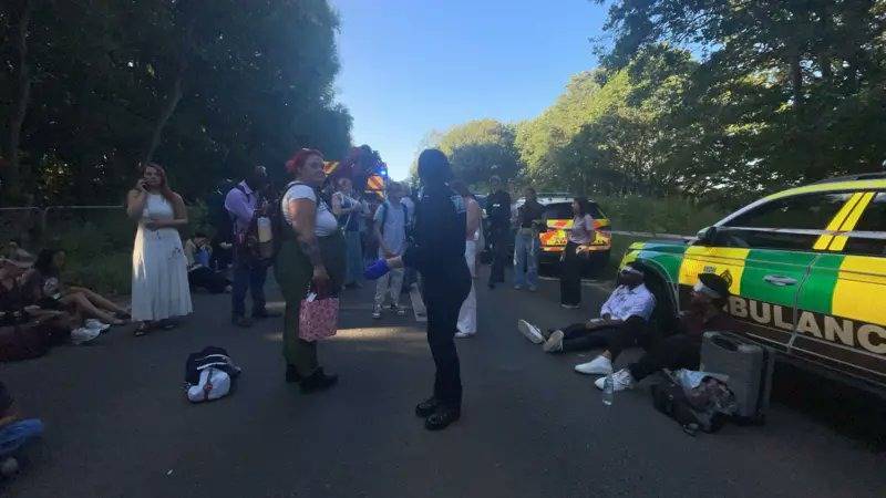Tragedia en Inglaterra: choque de trenes deja un muerto y decena de heridos