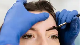 Pigmenta tus cejas fácil y rápido en casa: solo debes mezclar dos ingredientes que siempre tienes en la despensa