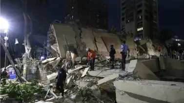 Joven permanece atrapada entre los escombros de edificio colapsado en Chacao Joven permanece atrapada entre los escombros de edificio colapsado en Chacao