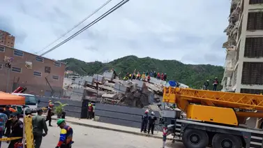 Caracas: Nueve personas permanecen bajo los escombros en Las Fuentes Caracas: Nueve personas permanecen bajo los escombros en Las Fuentes