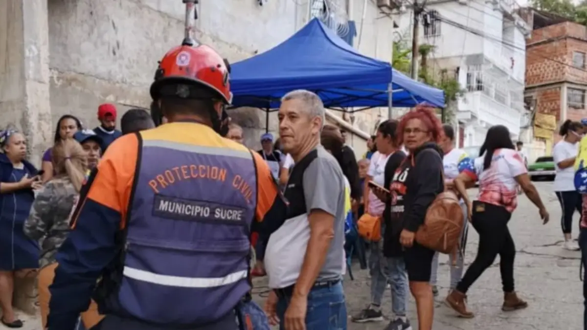 Paramédicos de Lara se suman a labores de emergencia en La Guaira