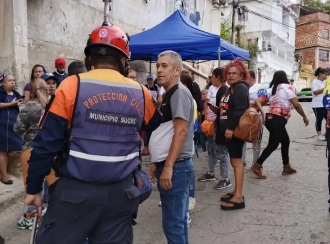 Paramédicos de Lara se suman a labores de emergencia en La Guaira